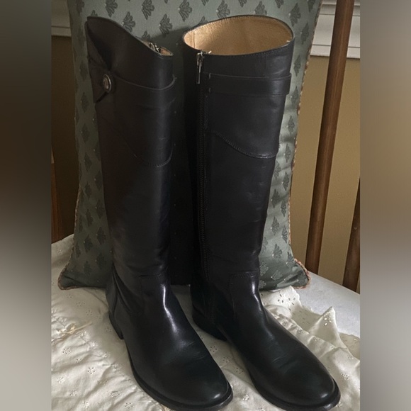 Frye Molly black leather side zip riding boot. One inch heel. - Picture 2 of 15